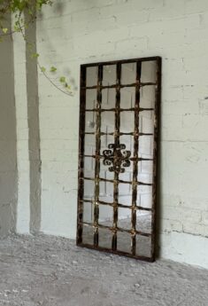 decorative-twisted-mirror