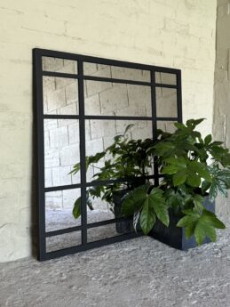black-pannelled-garde-mirror